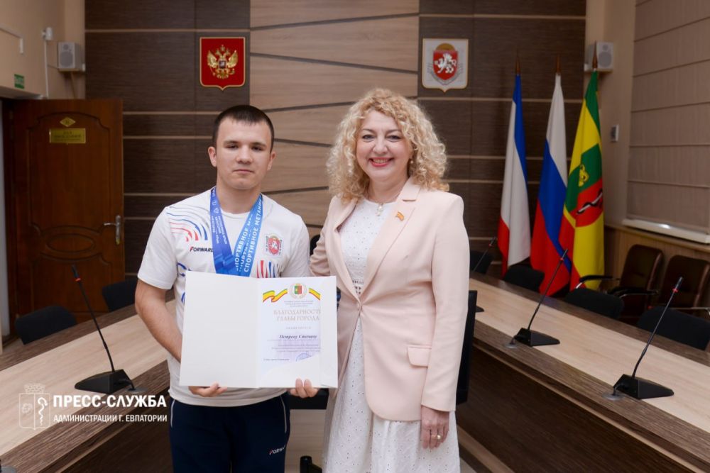 Галина Герасимова поздравила призеров соревнований по спортивному метанию ножа Галина Герасимова поздравила призеров соревнований по спортивному метанию ножа