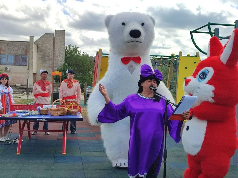 В Красногвардейском районе открыли детскую игровую площадку В Красногвардейском районе открыли детскую игровую площадку