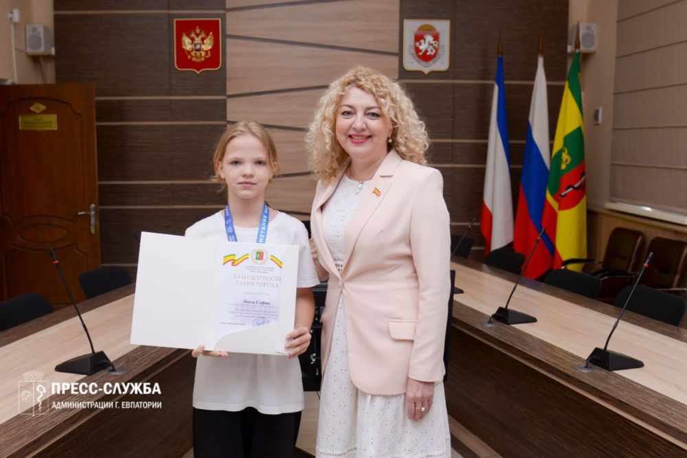 Галина Герасимова поздравила призеров соревнований по спортивному метанию ножа Галина Герасимова поздравила призеров соревнований по спортивному метанию ножа