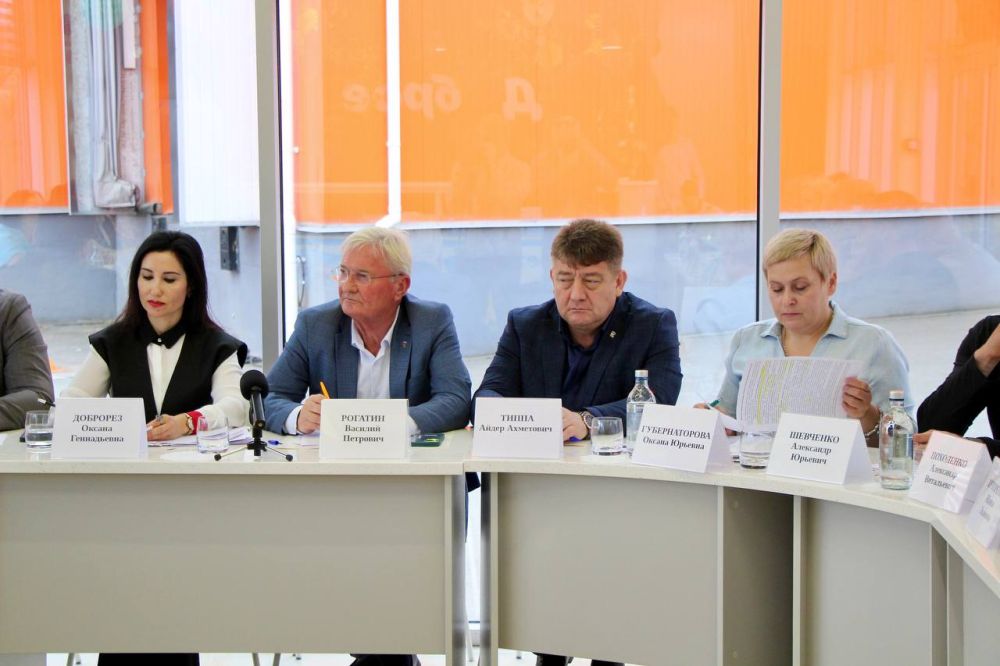 На совместном заседании Комитета по промышленности, торговле и предпринимательству и Комитета по аграрной политике и развитию сельских территорий, прошедшем на предприятии «Доброе», обсудили развитие промышленного туризма и... На совместном заседании Комитета по промышленности, торговле и предпринимательству и Комитета по аграрной политике и развитию сельских территорий, прошедшем на предприятии «Доброе», обсудили развитие промышленного туризма и...