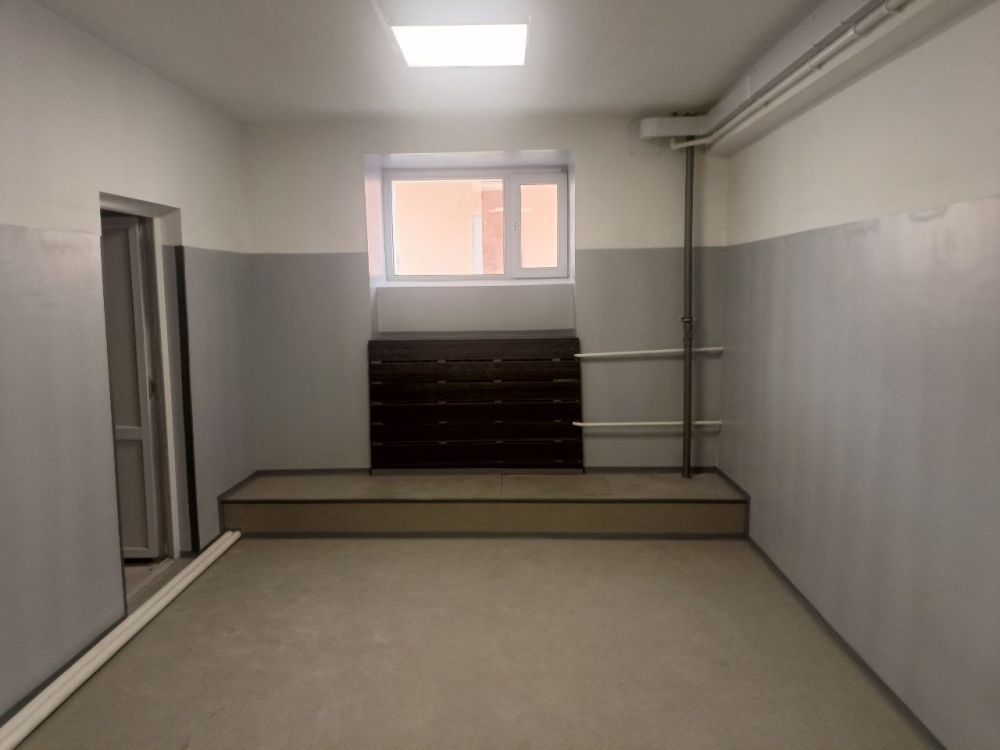 Строители завершают капремонт Красногвардейской школы №1 Строители завершают капремонт Красногвардейской школы №1