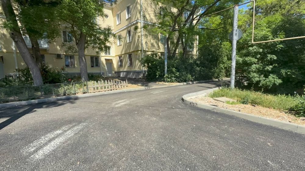 В микрорайоне Аршинцево продолжается благоустройство придомовых территорий В микрорайоне Аршинцево продолжается благоустройство придомовых территорий