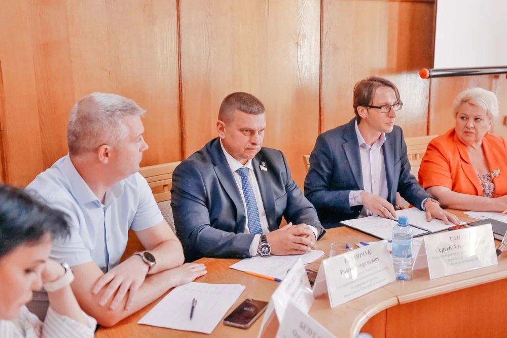 54 мастера-ремесленника подали заявки на отборочный тур Республиканского конкурса «Крымский сувенир» 54 мастера-ремесленника подали заявки на отборочный тур Республиканского конкурса «Крымский сувенир»