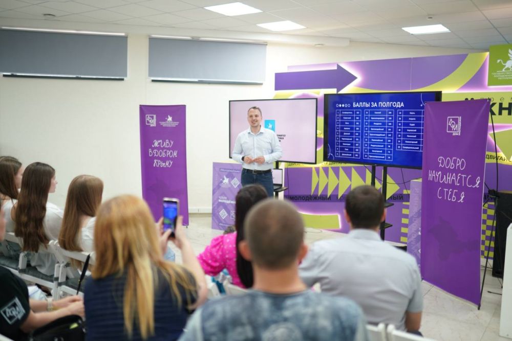 Алексей Зинченко: Всё в руках молодёжи!. Сегодня в Ресурсном центре поддержки добровольчества провели слёт молодёжных советов муниципальных образований Республики Крым Алексей Зинченко: Всё в руках молодёжи!. Сегодня в Ресурсном центре поддержки добровольчества провели слёт молодёжных советов муниципальных образований Республики Крым