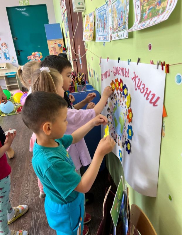 Первомайским районным отделом ЗАГС также проведено мероприятие «Дети – цветы жизни», посвященное Международному дню защиты детей, который был учреждён почти полвека назад как напоминание всем нам о том, что дети – это... Первомайским районным отделом ЗАГС также проведено мероприятие «Дети – цветы жизни», посвященное Международному дню защиты детей, который был учреждён почти полвека назад как напоминание всем нам о том, что дети – это...