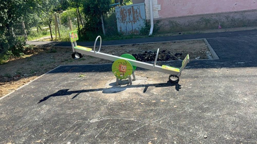В микрорайоне Аршинцево продолжается благоустройство придомовых территорий В микрорайоне Аршинцево продолжается благоустройство придомовых территорий