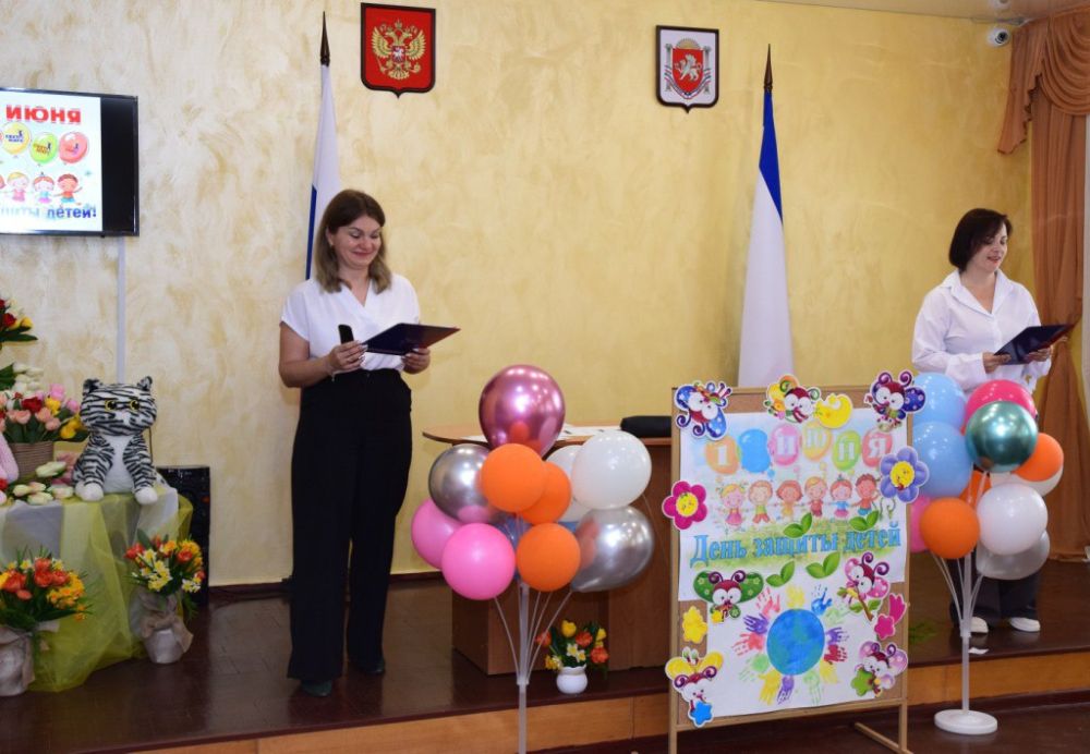 Раздольненский районный отдел ЗАГС в преддверии Дня защиты детей совместно с Государственным бюджетным учреждением Раздольненского Центра социальных служб для семьи, детей и молодежи провел особенное и трогательное...