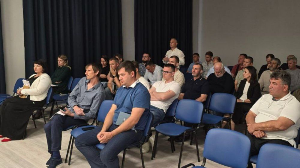 30 мая заместитель министра ЖКХ Республики Крым Нина Талыбина и врио генерального директора Регионального фонда капитального ремонта Андрей Вороньков провели рабочее совещание с представителями подрядных организаций 30 мая заместитель министра ЖКХ Республики Крым Нина Талыбина и врио генерального директора Регионального фонда капитального ремонта Андрей Вороньков провели рабочее совещание с представителями подрядных организаций