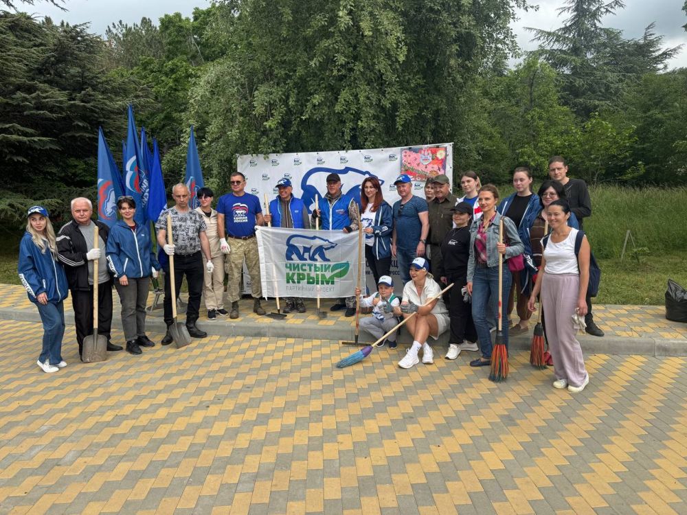 В Бахчисарае и поселке Научный состоялся масштабный субботник в рамках экологической акции "Чистый Крым" В Бахчисарае и поселке Научный состоялся масштабный субботник в рамках экологической акции "Чистый Крым"