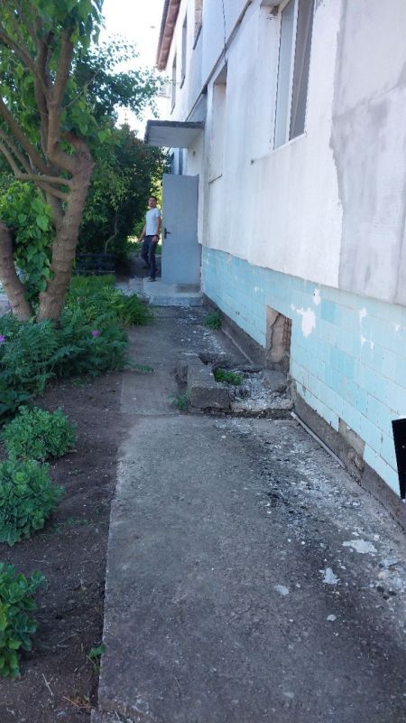 Заместители главы администрации Сакского района Сергей Кирьянов, Светлана Дорошенко встретились с жильцами многоквартирного дома, расположенного в с. Зерновое, ул.Спортивная,16 Заместители главы администрации Сакского района Сергей Кирьянов, Светлана Дорошенко встретились с жильцами многоквартирного дома, расположенного в с. Зерновое, ул.Спортивная,16