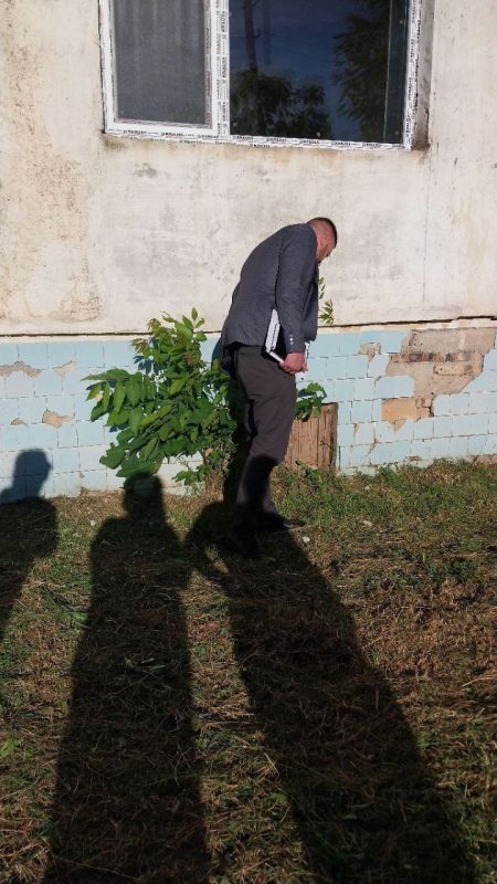 Заместители главы администрации Сакского района Сергей Кирьянов, Светлана Дорошенко встретились с жильцами многоквартирного дома, расположенного в с. Зерновое, ул.Спортивная,16 Заместители главы администрации Сакского района Сергей Кирьянов, Светлана Дорошенко встретились с жильцами многоквартирного дома, расположенного в с. Зерновое, ул.Спортивная,16