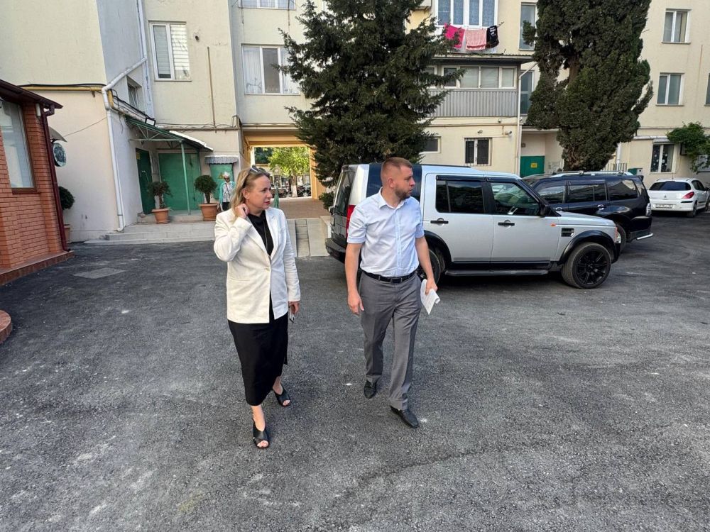 Кирилл Чебышев: Вместе с председателем городского совета Дарьей Дейнеко, её заместителем Эльдаром Османовым и замглавы администрации Вазгеном Карапетяном посетили объекты благоустройства, которые в этом году реализуются на... Кирилл Чебышев: Вместе с председателем городского совета Дарьей Дейнеко, её заместителем Эльдаром Османовым и замглавы администрации Вазгеном Карапетяном посетили объекты благоустройства, которые в этом году реализуются на...