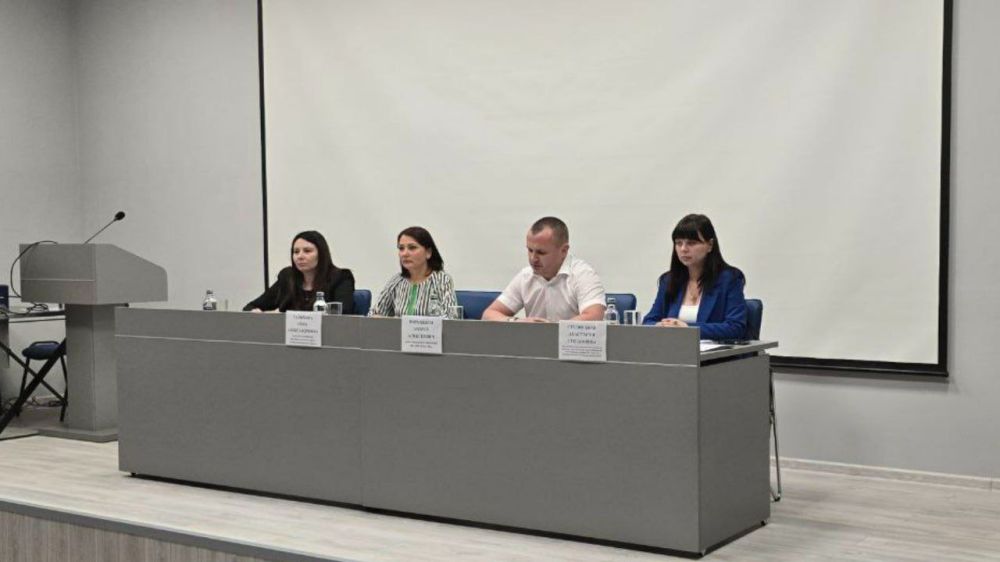 30 мая заместитель министра ЖКХ Республики Крым Нина Талыбина и врио генерального директора Регионального фонда капитального ремонта Андрей Вороньков провели рабочее совещание с представителями подрядных организаций