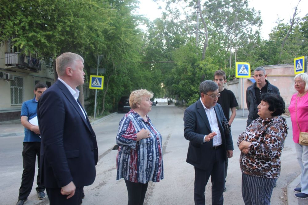 Вместе с Главой муниципального образования Иваном Козыревым встретились с председателями советов и жителями МКД по первому избирательному округу Вместе с Главой муниципального образования Иваном Козыревым встретились с председателями советов и жителями МКД по первому избирательному округу