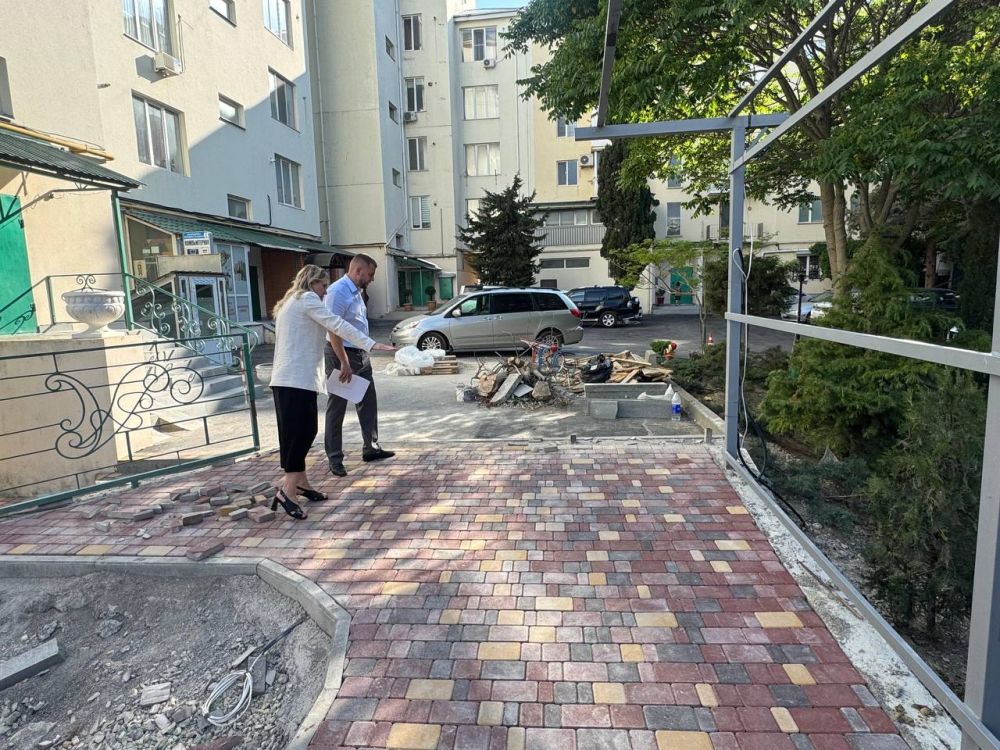 Кирилл Чебышев: Вместе с председателем городского совета Дарьей Дейнеко, её заместителем Эльдаром Османовым и замглавы администрации Вазгеном Карапетяном посетили объекты благоустройства, которые в этом году реализуются на... Кирилл Чебышев: Вместе с председателем городского совета Дарьей Дейнеко, её заместителем Эльдаром Османовым и замглавы администрации Вазгеном Карапетяном посетили объекты благоустройства, которые в этом году реализуются на...