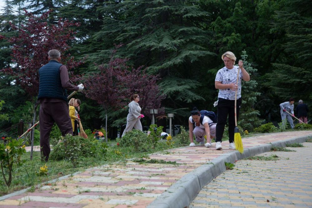 Владимир Константинов: В городах и районах Крыма прошла масштабная экологическая акция в рамках проекта «Единой России» «Чистый Крым» Владимир Константинов: В городах и районах Крыма прошла масштабная экологическая акция в рамках проекта «Единой России» «Чистый Крым»