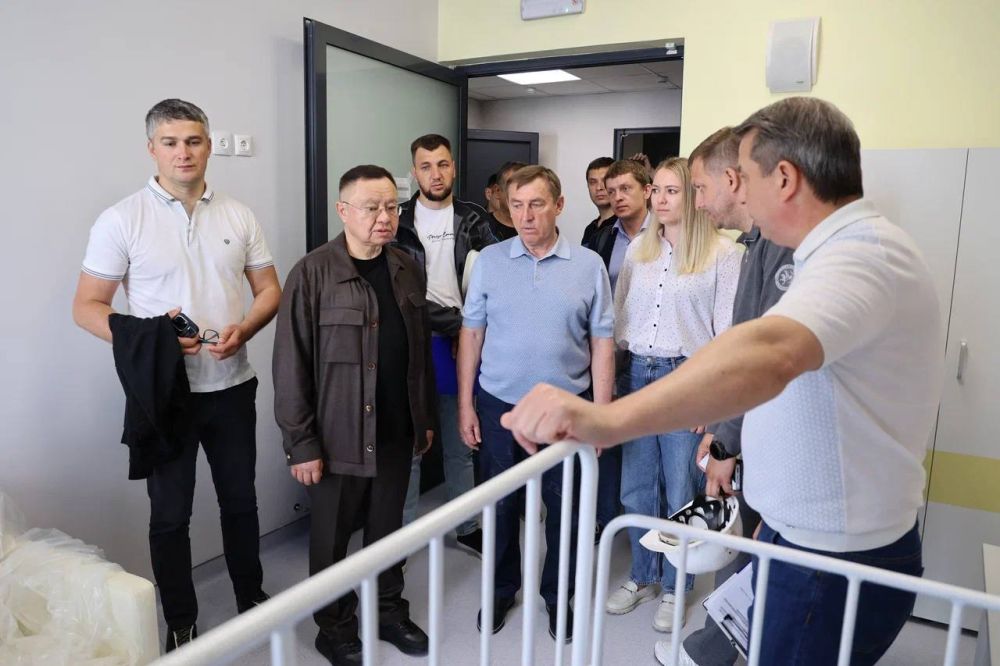 В рамках рабочей поездки в Республику Крым Глава Минстроя России Ирек Файзуллин оценил ход строительства социальной инфраструктуры В рамках рабочей поездки в Республику Крым Глава Минстроя России Ирек Файзуллин оценил ход строительства социальной инфраструктуры