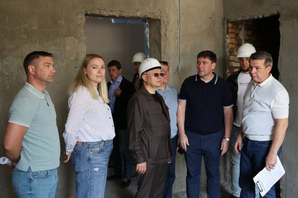 В рамках рабочей поездки в Республику Крым Глава Минстроя России Ирек Файзуллин оценил ход строительства социальной инфраструктуры В рамках рабочей поездки в Республику Крым Глава Минстроя России Ирек Файзуллин оценил ход строительства социальной инфраструктуры