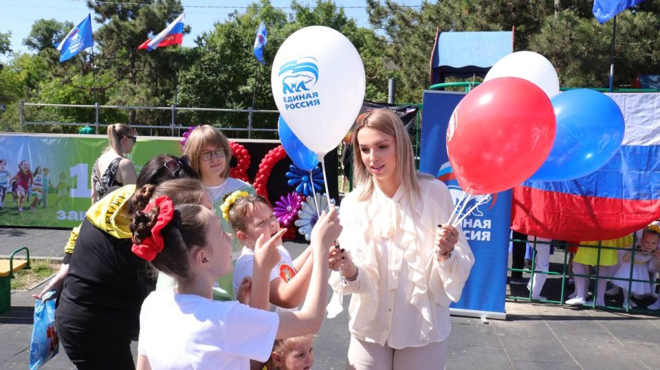 Анастасия Гридчина: Сегодня замечательный праздничный день! Мы отмечаем День защиты детей, День рождение нашего любимого города Симферополя! Анастасия Гридчина: Сегодня замечательный праздничный день! Мы отмечаем День защиты детей, День рождение нашего любимого города Симферополя!