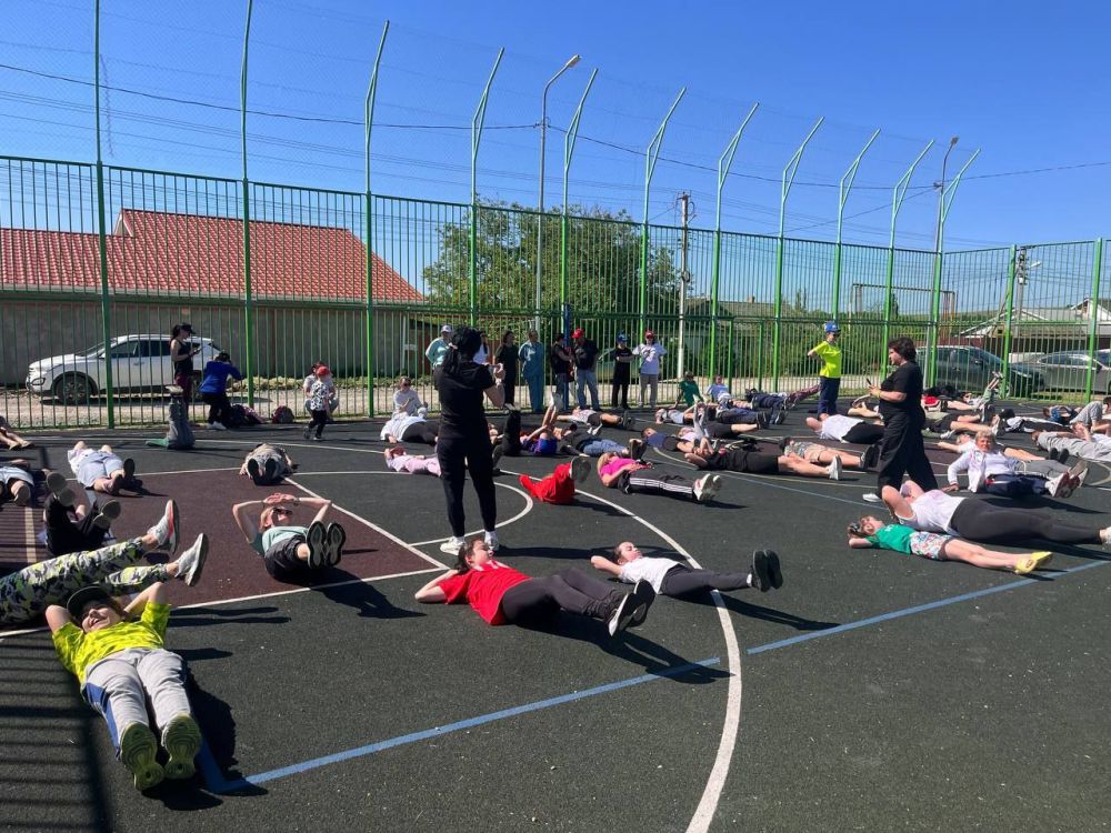 Министр спорта Республики Крым Ольга Торубарова провела традиционную утреннюю зарядку на спортивной площадке села Шевченково Бахчисарайского района Министр спорта Республики Крым Ольга Торубарова провела традиционную утреннюю зарядку на спортивной площадке села Шевченково Бахчисарайского района