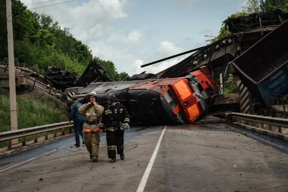 Автомобильное и ж/д сообщение на участке ЧП в Курской области планируют восстановить в течение четырех суток Автомобильное и ж/д сообщение на участке ЧП в Курской области планируют восстановить в течение четырех суток