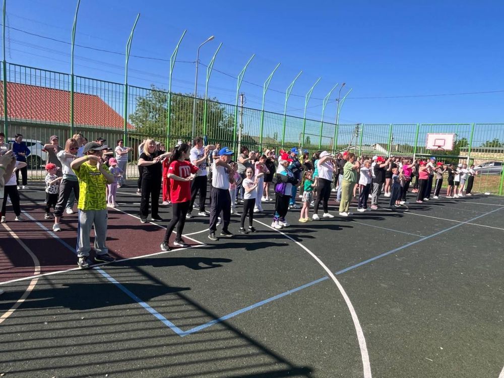 Министр спорта Республики Крым Ольга Торубарова провела традиционную утреннюю зарядку на спортивной площадке села Шевченково Бахчисарайского района Министр спорта Республики Крым Ольга Торубарова провела традиционную утреннюю зарядку на спортивной площадке села Шевченково Бахчисарайского района