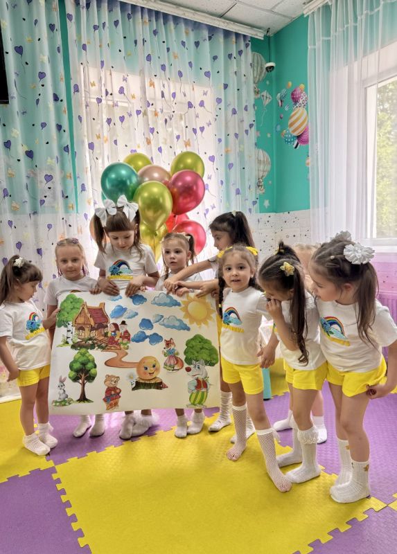 Джанкойский районный отдел ЗАГС ко Дню защиты детей проводил мероприятие «Дети – цветы жизни» Джанкойский районный отдел ЗАГС ко Дню защиты детей проводил мероприятие «Дети – цветы жизни»