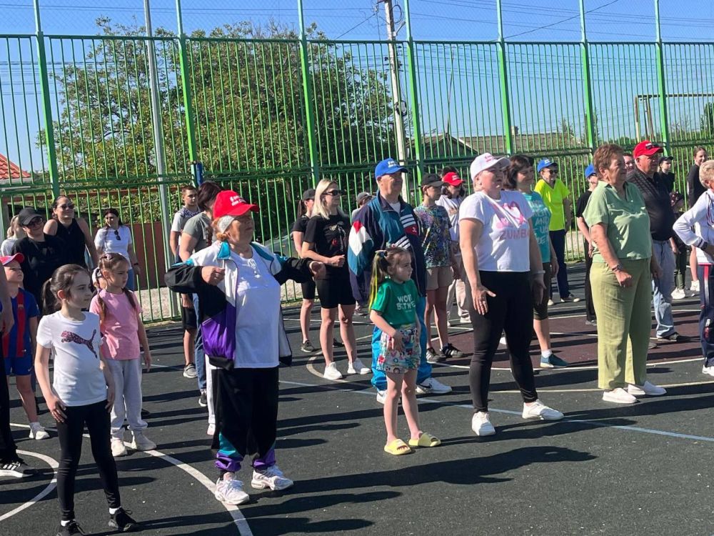 Министр спорта Республики Крым Ольга Торубарова провела традиционную утреннюю зарядку на спортивной площадке села Шевченково Бахчисарайского района Министр спорта Республики Крым Ольга Торубарова провела традиционную утреннюю зарядку на спортивной площадке села Шевченково Бахчисарайского района