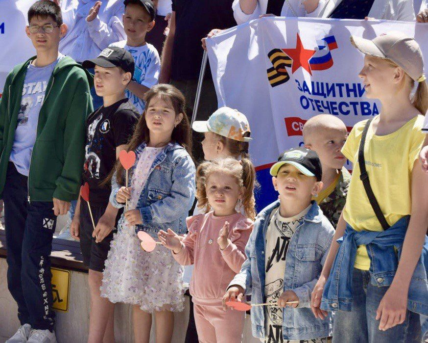 1 июня, в День защиты детей, на площади у летней эстрады МКЦ «Бухта Казачья» прошел конкурс рисунков на асфальте «Мы рисуем Севастополь» 1 июня, в День защиты детей, на площади у летней эстрады МКЦ «Бухта Казачья» прошел конкурс рисунков на асфальте «Мы рисуем Севастополь»