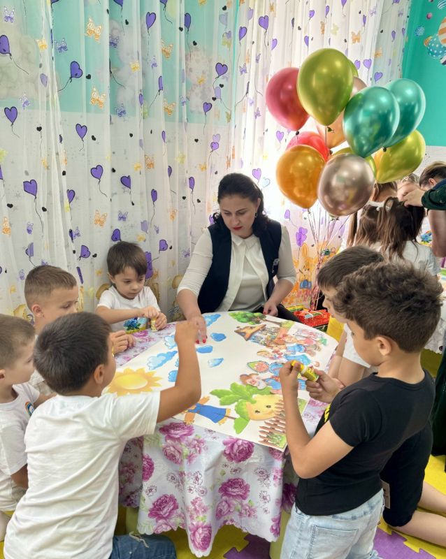 Джанкойский районный отдел ЗАГС ко Дню защиты детей проводил мероприятие «Дети – цветы жизни» Джанкойский районный отдел ЗАГС ко Дню защиты детей проводил мероприятие «Дети – цветы жизни»