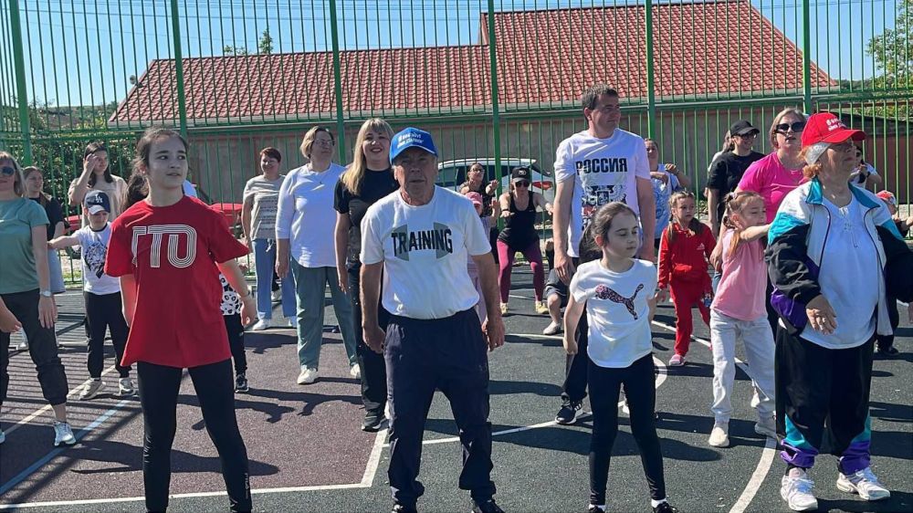 Министр спорта Республики Крым Ольга Торубарова провела традиционную утреннюю зарядку на спортивной площадке села Шевченково Бахчисарайского района Министр спорта Республики Крым Ольга Торубарова провела традиционную утреннюю зарядку на спортивной площадке села Шевченково Бахчисарайского района