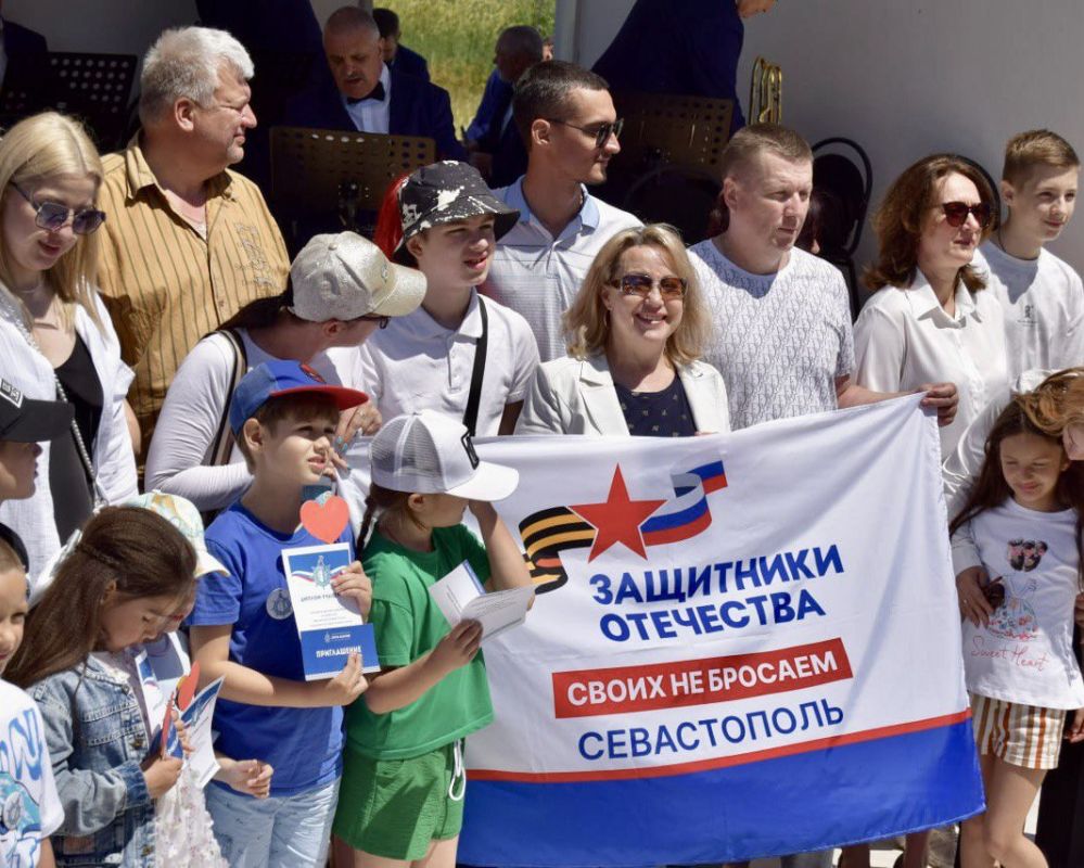 1 июня, в День защиты детей, на площади у летней эстрады МКЦ «Бухта Казачья» прошел конкурс рисунков на асфальте «Мы рисуем Севастополь» 1 июня, в День защиты детей, на площади у летней эстрады МКЦ «Бухта Казачья» прошел конкурс рисунков на асфальте «Мы рисуем Севастополь»