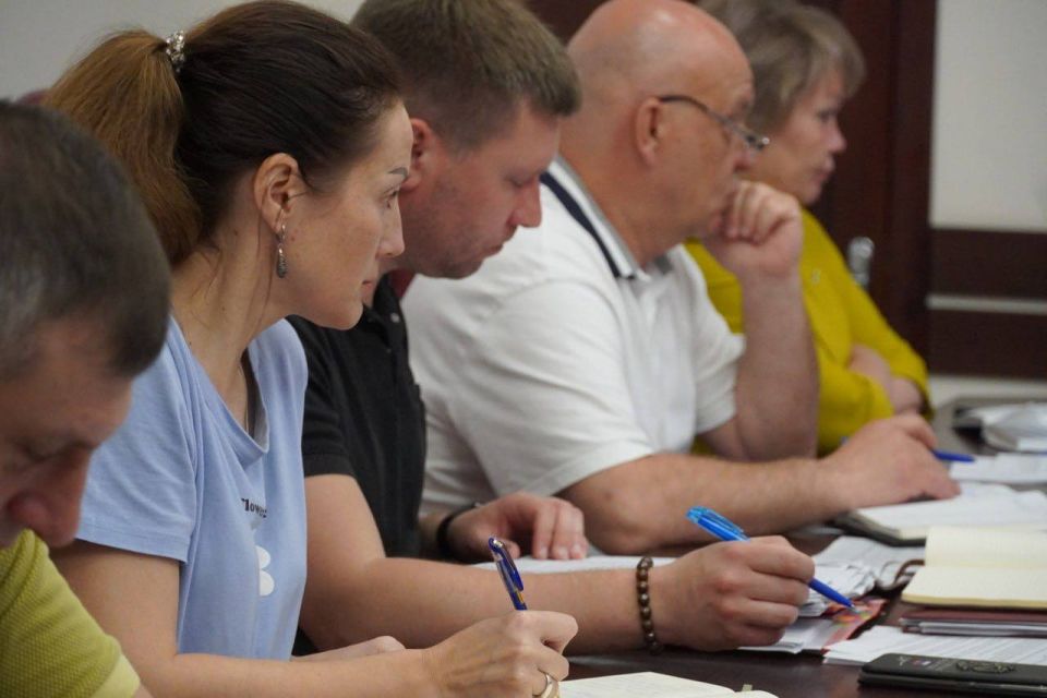 Глава администрации Керчи Олег Каторгин провел аппаратное совещание со своими заместителями и руководителями структурных подразделений администрации Глава администрации Керчи Олег Каторгин провел аппаратное совещание со своими заместителями и руководителями структурных подразделений администрации