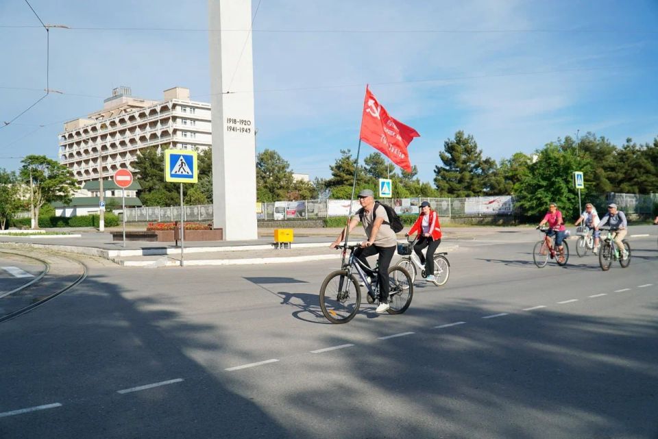 В Евпатории состоялся велопробег, посвященный 80-й годовщине Победы в Великой Отечественной войне В Евпатории состоялся велопробег, посвященный 80-й годовщине Победы в Великой Отечественной войне