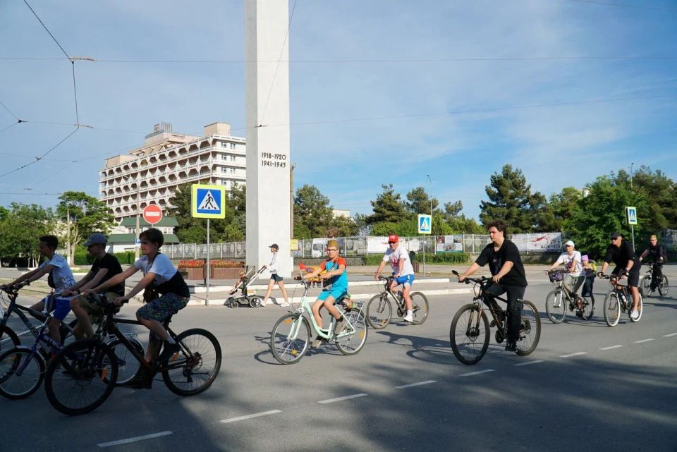 В Евпатории состоялся велопробег, посвященный 80-й годовщине Победы в Великой Отечественной войне В Евпатории состоялся велопробег, посвященный 80-й годовщине Победы в Великой Отечественной войне
