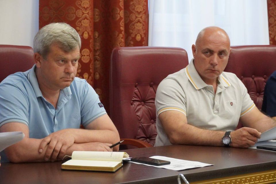 Глава администрации Керчи Олег Каторгин провел аппаратное совещание со своими заместителями и руководителями структурных подразделений администрации Глава администрации Керчи Олег Каторгин провел аппаратное совещание со своими заместителями и руководителями структурных подразделений администрации