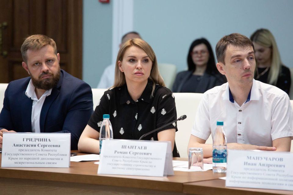 В Крыму обсудили вопросы защиты и популяризации русского языка В Крыму обсудили вопросы защиты и популяризации русского языка