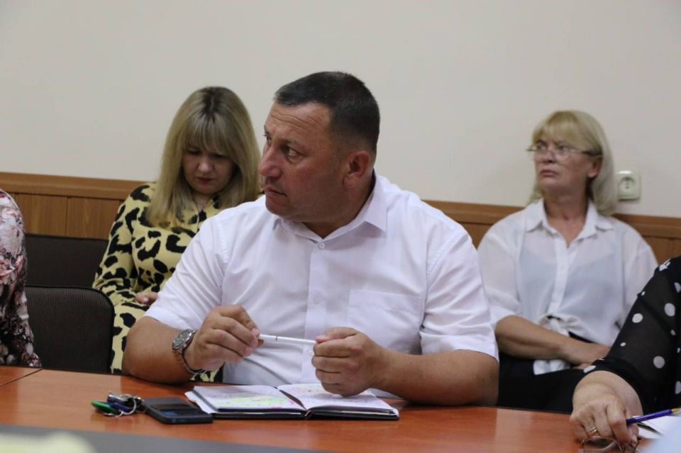 Ольга Урайкина: Сегодня в малом зале администрации района совместно с первым заместителем главы администрации Бахчисарайского района Энвером Аблаевым провела совещание с главами поселений, на котором был рассмотрен ряд... Ольга Урайкина: Сегодня в малом зале администрации района совместно с первым заместителем главы администрации Бахчисарайского района Энвером Аблаевым провела совещание с главами поселений, на котором был рассмотрен ряд...