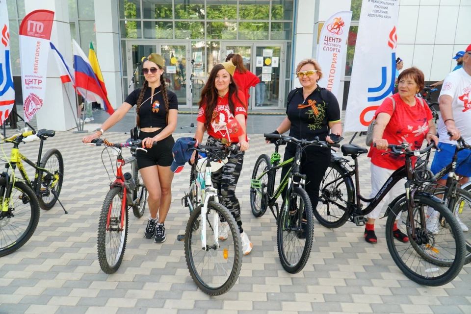 В Евпатории состоялся велопробег, посвященный 80-й годовщине Победы в Великой Отечественной войне В Евпатории состоялся велопробег, посвященный 80-й годовщине Победы в Великой Отечественной войне