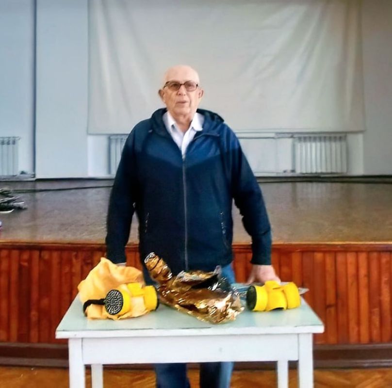 Каникулы без происшествий. Сотрудники МЧС Республики Крым проводят с детьми занятия по ОБЖ, посвященные, безопасному отдыху в летний период Каникулы без происшествий. Сотрудники МЧС Республики Крым проводят с детьми занятия по ОБЖ, посвященные, безопасному отдыху в летний период