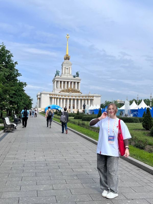 Черноморская школьница Дарина Жиденко стала участницей Фестиваля Движения Первых в Москве Черноморская школьница Дарина Жиденко стала участницей Фестиваля Движения Первых в Москве