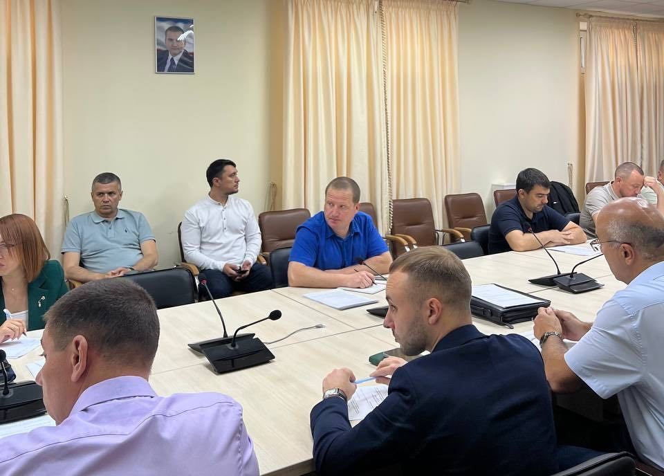 Под руководством Председателя Совета Министров Республики Крым Юрия Гоцанюка состоялось еженедельное совещание в ГКУ РК «Инвестстрой» Под руководством Председателя Совета Министров Республики Крым Юрия Гоцанюка состоялось еженедельное совещание в ГКУ РК «Инвестстрой»