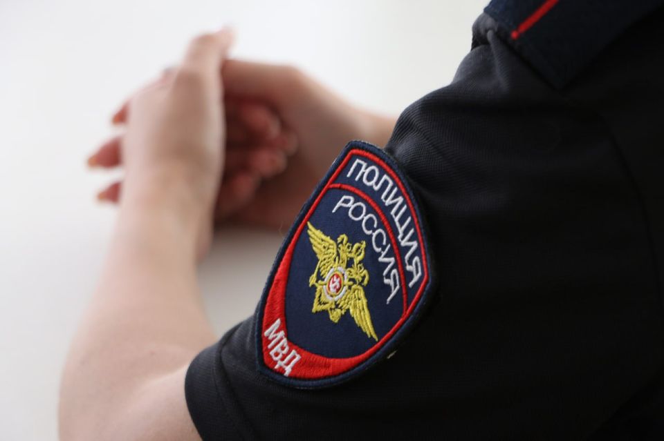 Глава муниципального образования Денис Колесник, заместитель главы администрации Ирина Иванова поздравили сотрудников ГУ МВД с 90-летием со дня создания подразделения по делам несовершеннолетних Глава муниципального образования Денис Колесник, заместитель главы администрации Ирина Иванова поздравили сотрудников ГУ МВД с 90-летием со дня создания подразделения по делам несовершеннолетних