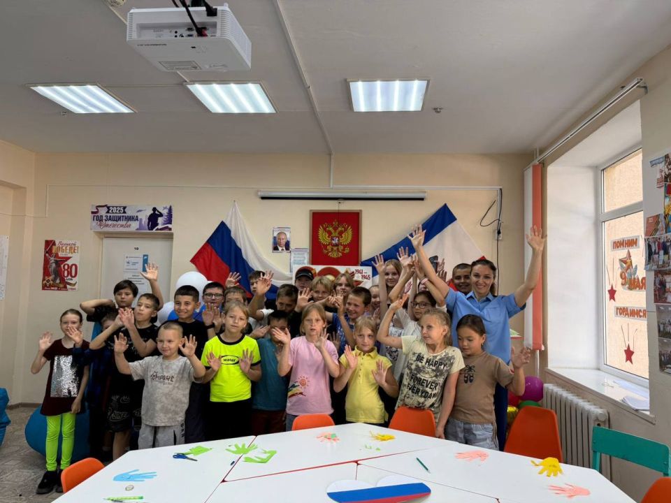 Сотрудники Джанкойской межрайонной прокуратуры в честь празднования провели в Изумрудновской и Мирновской школах познавательные мероприятия на тему: «Права и обязанности детей» Сотрудники Джанкойской межрайонной прокуратуры в честь празднования провели в Изумрудновской и Мирновской школах познавательные мероприятия на тему: «Права и обязанности детей»