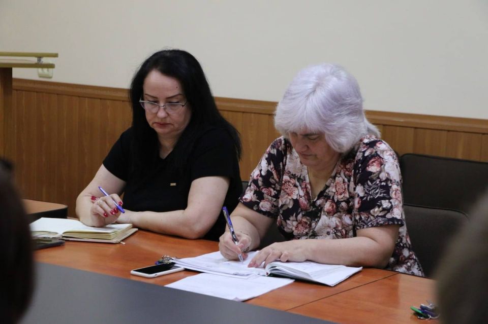 Ольга Урайкина: Сегодня в малом зале администрации района совместно с первым заместителем главы администрации Бахчисарайского района Энвером Аблаевым провела совещание с главами поселений, на котором был рассмотрен ряд... Ольга Урайкина: Сегодня в малом зале администрации района совместно с первым заместителем главы администрации Бахчисарайского района Энвером Аблаевым провела совещание с главами поселений, на котором был рассмотрен ряд...