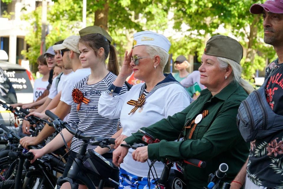 В Евпатории состоялся велопробег, посвященный 80-й годовщине Победы в Великой Отечественной войне В Евпатории состоялся велопробег, посвященный 80-й годовщине Победы в Великой Отечественной войне
