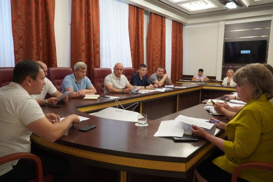 Глава администрации Керчи Олег Каторгин провел аппаратное совещание со своими заместителями и руководителями структурных подразделений администрации Глава администрации Керчи Олег Каторгин провел аппаратное совещание со своими заместителями и руководителями структурных подразделений администрации