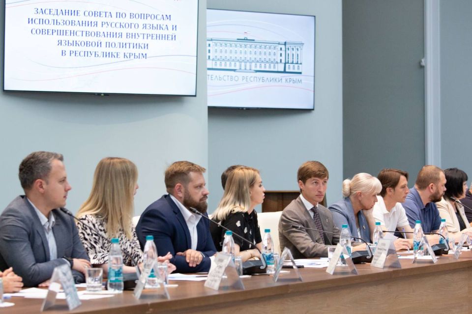 В Крыму обсудили вопросы защиты и популяризации русского языка В Крыму обсудили вопросы защиты и популяризации русского языка