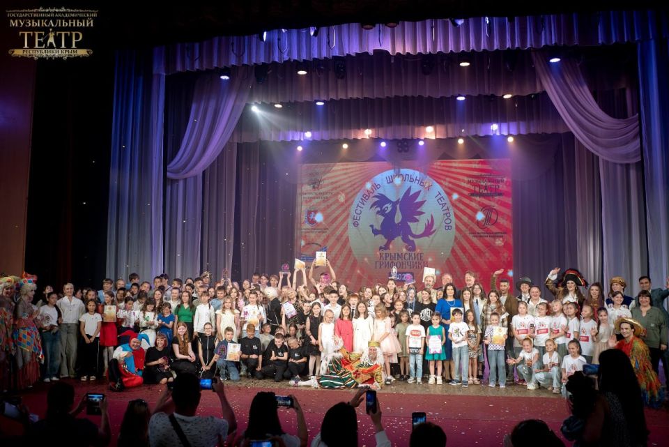 Янина Павленко: Яркие и талантливые Ялтинцы – обладатели Гран-При II Фестиваля школьных театров «Крымские Грифончики» Янина Павленко: Яркие и талантливые Ялтинцы – обладатели Гран-При II Фестиваля школьных театров «Крымские Грифончики»