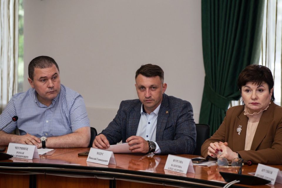 Актуальные вопросы безопасности обсудили в Общественном совете при МВД Крыма Актуальные вопросы безопасности обсудили в Общественном совете при МВД Крыма